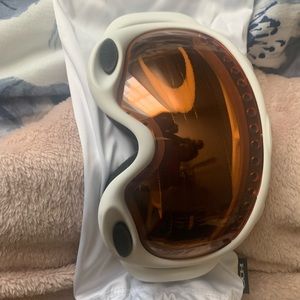 Oakley ski goggles, only worn once